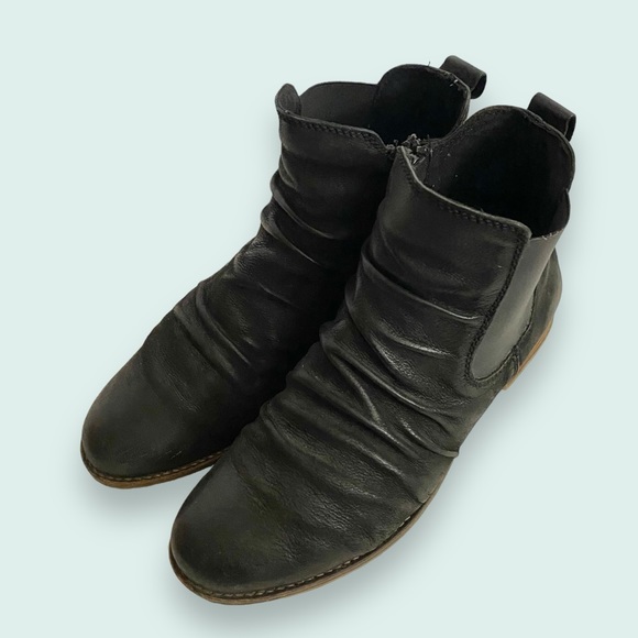 Josef Siebel Black Leather Ruched Ankle Chelsea Boots Booties SZ 40/ US 9 - Picture 4 of 13